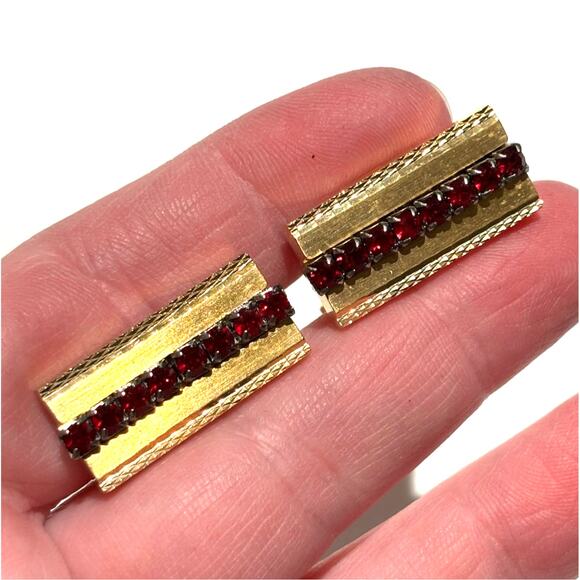 Vintage Mid Century Textured Gold Cufflinks rectangles with red rhinestones - Picture 5 of 7